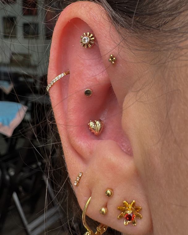 Curadoria de orelha com daith de cristais