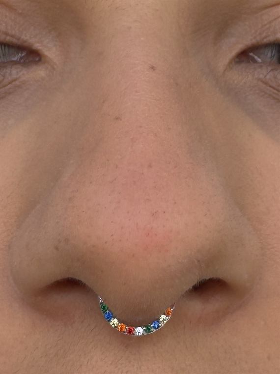 Septo com joia colorida