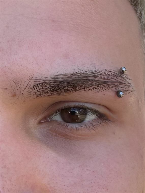 Piercing na sobrancelha