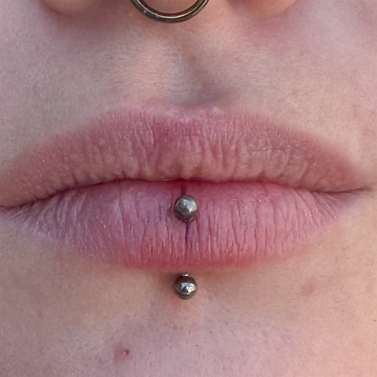 Labret vertical