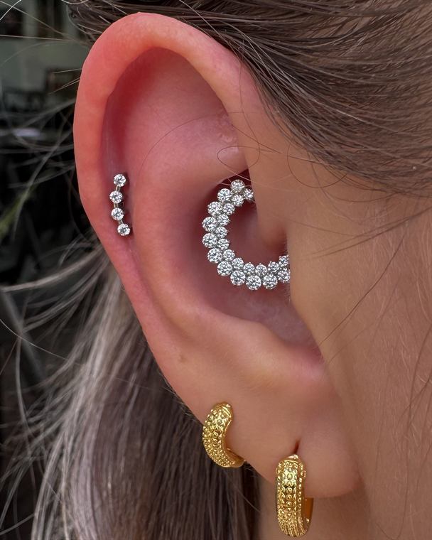 Daith com aro de cristais
